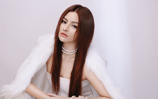 Vũ Thu Phương tái xuất quyến rũ vô cùng sau 8 năm vắng bóng