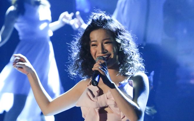 Clip: Lâm Bảo Ngọc (Á quân The Voice 2019) 'phá cách' nhạc phim của Ninh Dương Lan Ngọc tại VTV Awards 2019