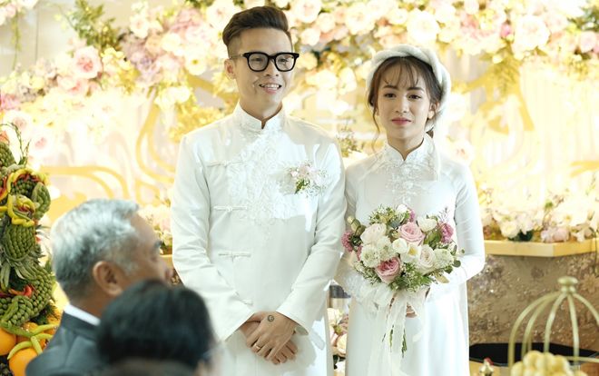 Ái nữ nhà đại gia Minh Nhựa rưng rưng nước mắt khi lên xe hoa về nhà chồng