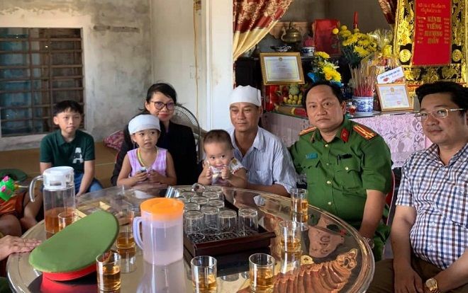 Đà Nẵng truy tặng bằng khen, trao 140 triệu đồng cho gia đình thanh niên thiệt mạng khi giải cứu 4 du khách