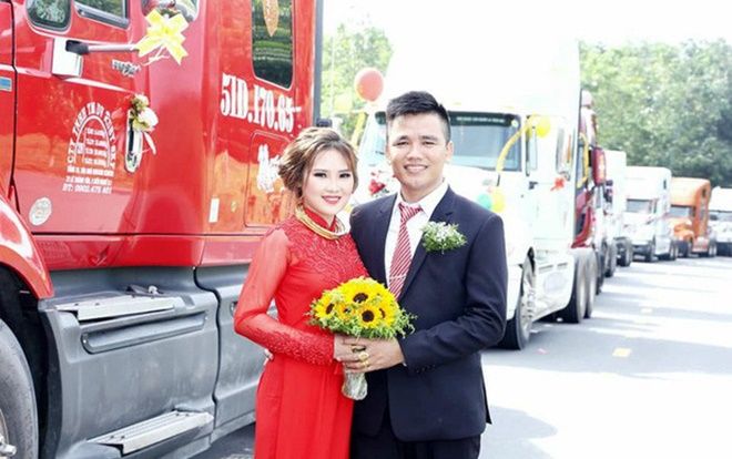 Chú rể Bình Dương 'chơi lớn' dùng đoàn xe đầu kéo container rước dâu gây ấn tượng mạnh