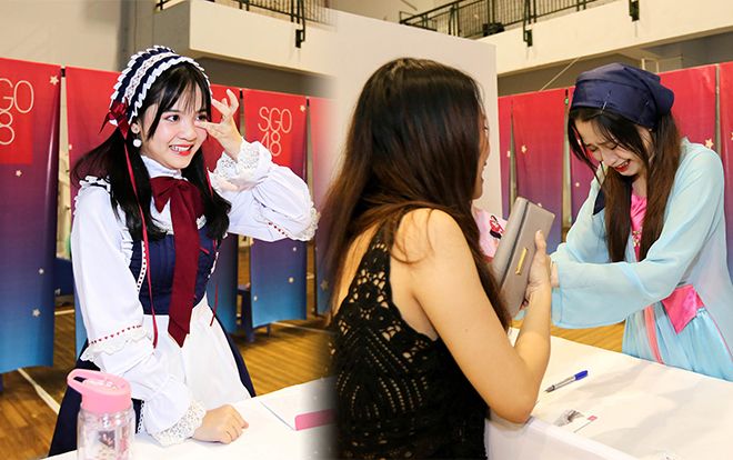 Cố tỏ ra cứng rắn nhưng SGO48 không giấu được sự xúc động và bật khóc trong vòng tay fan