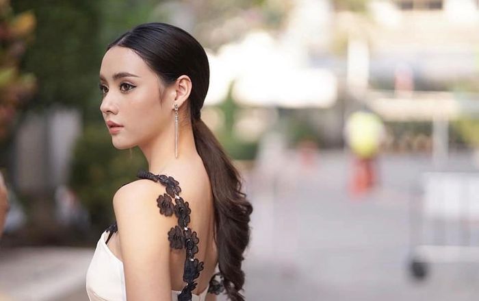 Bạn gái Messi Thái khoe sắc trước thềm trận gặp Indonesia