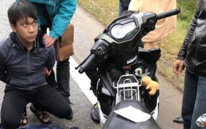 Bắt quả tang hai vợ chồng vận chuyển ma túy mang theo súng 'phòng thân'