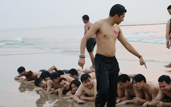 Băng đảng sinh viên đâm chém, nổ súng, bạo lực giữa đường phố Thái Lan