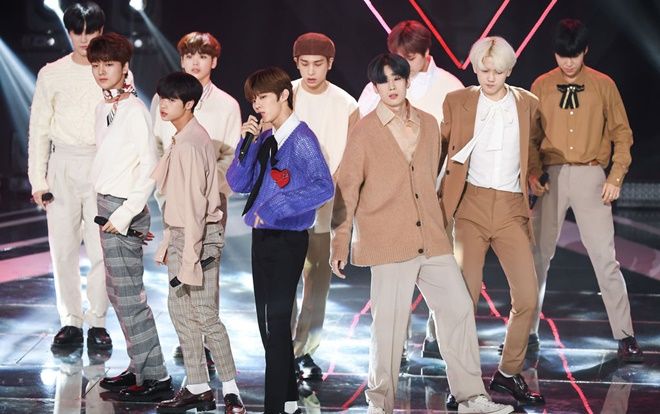 Bộ ảnh đẹp rụng tim của 11 thành viên X1 tại 'The Show': Cho Seung Yeon đọc bảng cửu chương thay vì rap 'Flash'