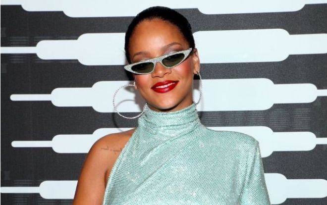 Rihanna chia sẻ bí quyết để trở nên tự tin vào những ngày 'đen tối'