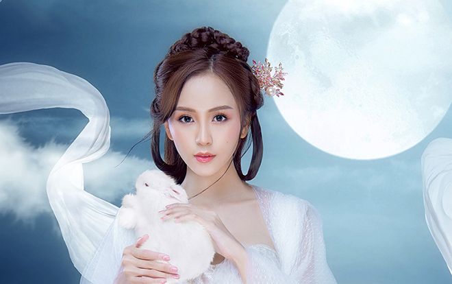 Hải Yến hóa thành chị Hằng Nga đẹp ảo diệu