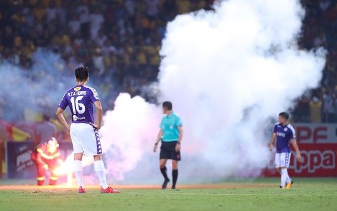 CLB Hà Nội sẽ bị 'treo' sân nhà hết V.League 2019, phạt 90 triệu