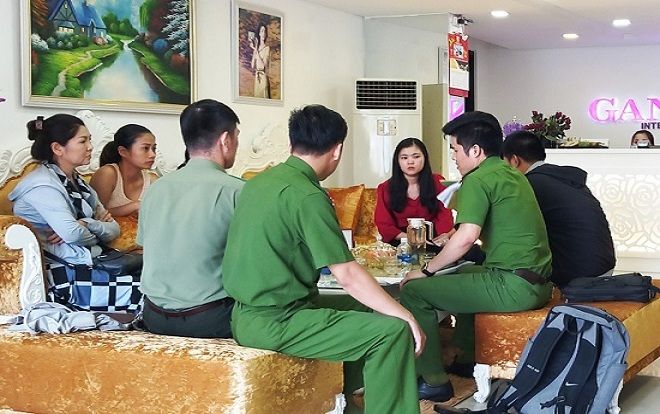 7 phụ nữ ở Đà Nẵng kéo đến thẩm mỹ viện đòi lại tiền vì… làm hoài mà không đẹp