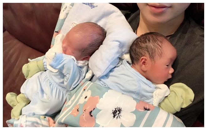 Trương Nam Thành khoe ảnh mừng đầy tháng hai con trai, hé lộ luôn tên gọi ở nhà của hai bé