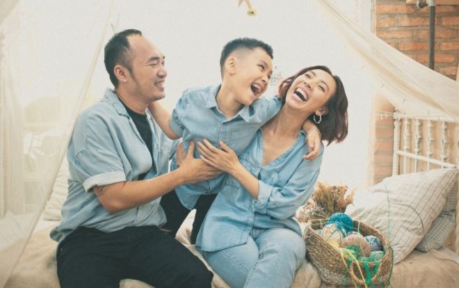 Quý tử nhà Thu Trang - Tiến Luật ngày càng điển trai, còn làm dáng chụp ảnh đáng yêu thế này