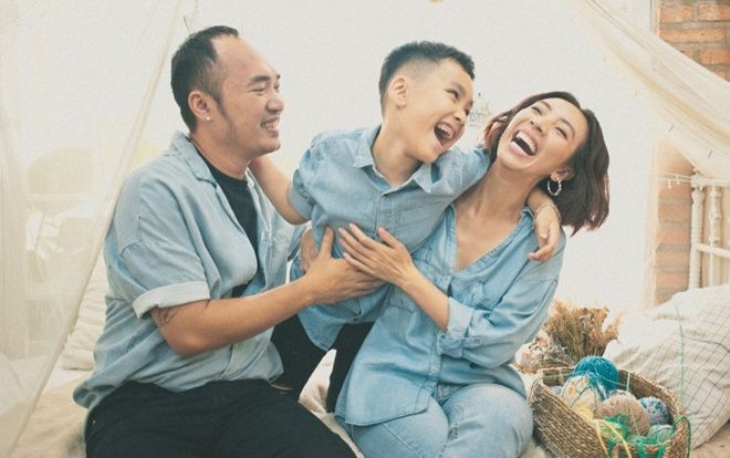 Tiến Luật - Thu Trang đón trung thu hạnh phúc cùng con trai, bật mí về kế hoạch có thêm em bé trong tương lai