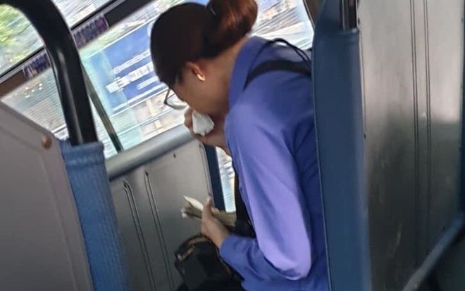 Nữ tiếp viên xe buýt bị đình chỉ vì khách 'quên mua vé': Lần đầu tiên tôi gặp chuyện như vậy