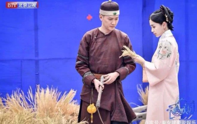 'Gặp gỡ thiên đàn': Angelababy và Phùng Thiệu Phong trong tạo hình cổ trang tái hiện lại hình ảnh của hoàng đế Khang Hi và Hòa Phi