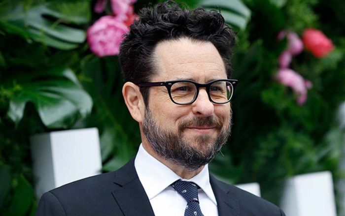 Vì sao đạo diễn J.J. Abrams từ chối khoản tiền nửa tỉ USD từ Apple?