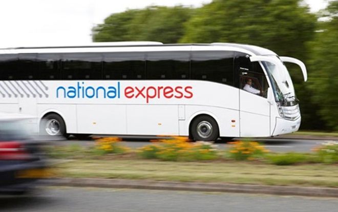 Cặp đôi 'ân ái', thanh niên say xỉn làm loạn xe buýt khiến trẻ em khóc thét