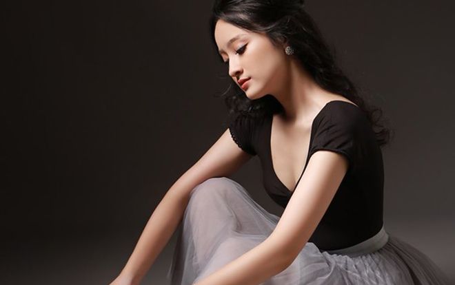 Nữ sinh đăng quang ngôi vị 'Đại sứ Amsterdam 2019': Không những xinh đẹp mà còn sở hữu hàng loạt thành tích cực ấn tượng