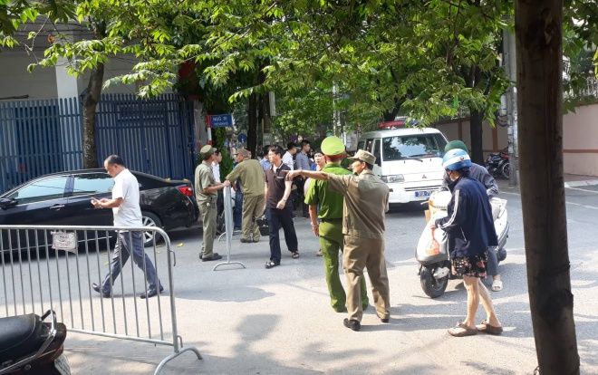 Nghi án nam thanh niên dùng dao sát hại hai nữ sinh rồi nhảy từ tầng 5 xuống đất tự tử