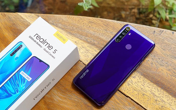Mở hộp Realme 5 tại Việt Nam: Thiết kế bắt mắt, Snapdragon 665 cùng pin 'khủng' 5000mAh