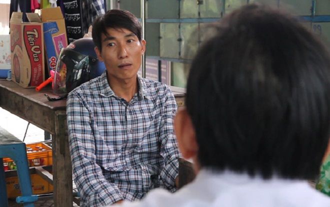 Người chồng dìm vợ xuống nước rồi kéo lên tát tới tấp trước mặt 2 con nhỏ: 'Em rất hối hận, mong gia đình vợ tha thứ'