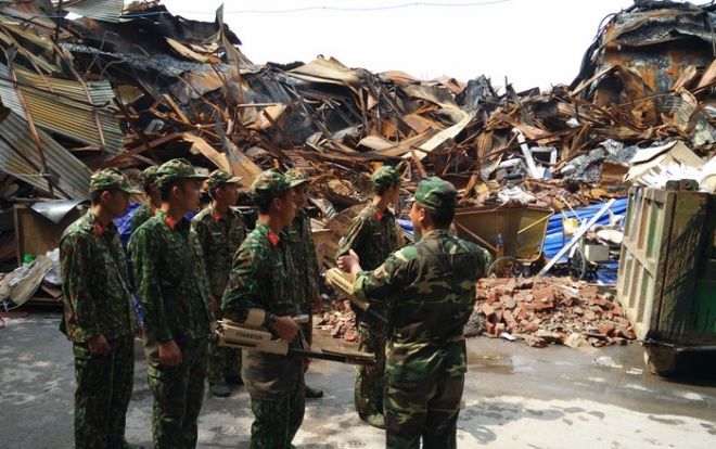 Đã vận chuyển gần 45 tấn rác thải nguy hại sau vụ cháy tại Công ty phích nước Rạng Đông