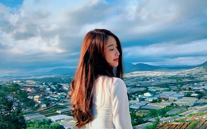 Bạn gái Văn Toàn: 'Có anh bên cạnh thì mọi mệt mỏi sẽ tan biến'