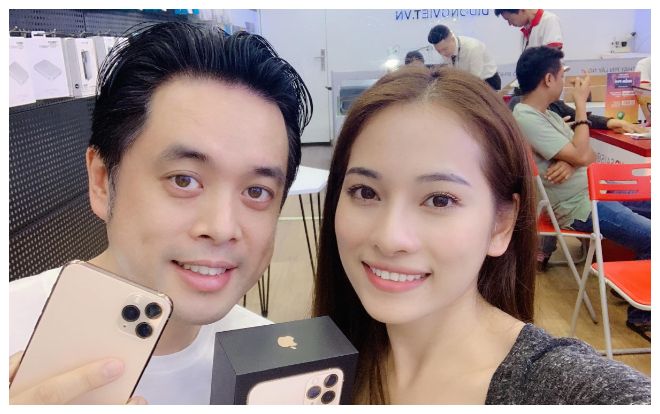 Dương Khắc Linh 'sung sướng tột độ' khi được vợ Sara Lưu tặng quà 'khủng'