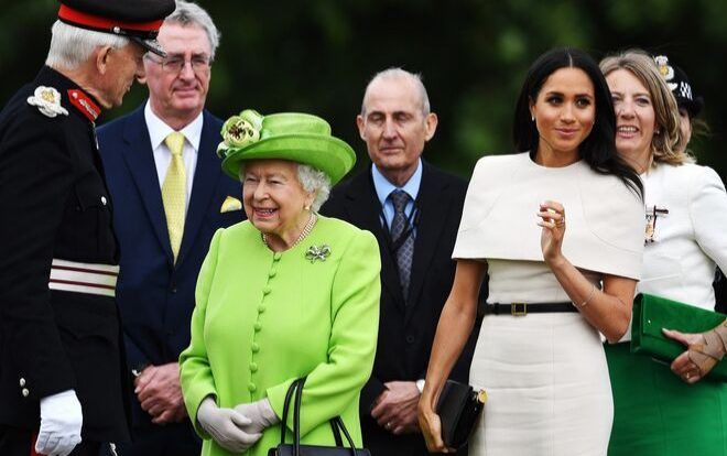 Meghan Markle từng mất 2 tiếng học cách uống trà và dùng dao nĩa trước khi gặp nữ hoàng Anh