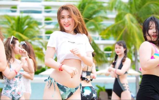 Chia tay Bùi Tiến Dũng, bạn gái đại gia 'gây bão' trên báo Trung Quốc