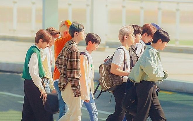 Mặc tin gian lận để debut: X1 vượt Red Velvet - Sunmi, thắng cúp thứ 10 sau khi vừa về tới Hàn