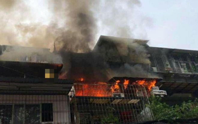 Cháy lớn tại khu tập thể Kim Liên, nhiều người hốt hoảng tháo chạy ra ngoài thoát thân