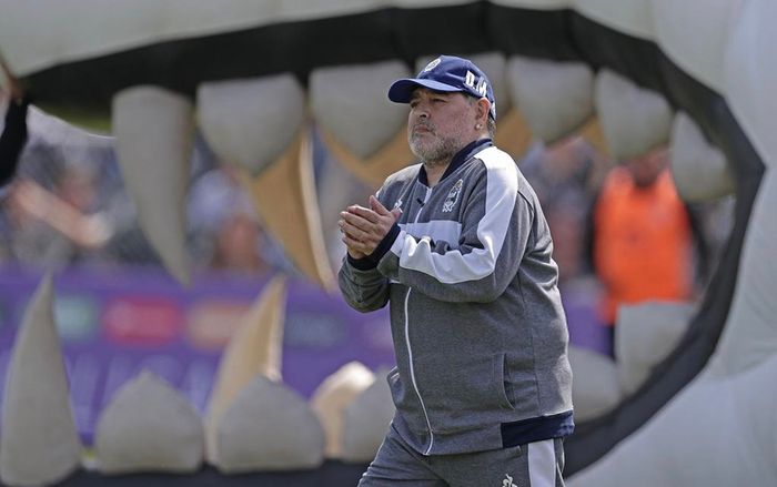 Maradona cùng sở thích bắt người tình mặc áo cảnh sát khi lên giường