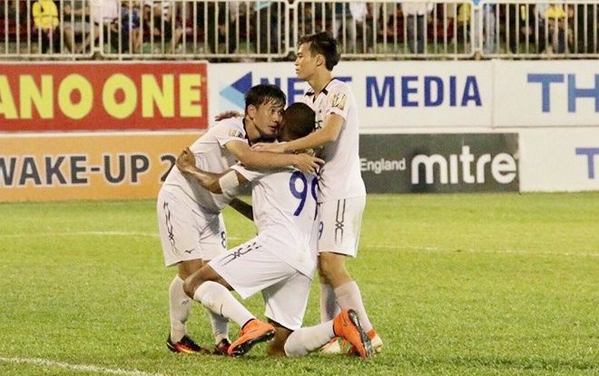 Văn Toàn và Minh Vương rực sáng, HAGL ghi 5 bàn trước Hải Phòng