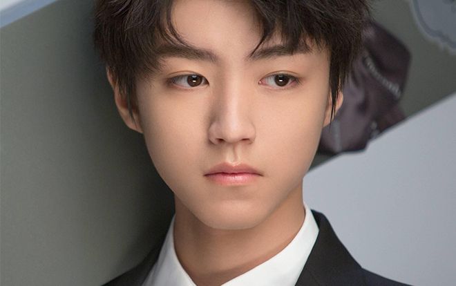 Fan Vương Tuấn Khải cầu cứu nhà Châu Kiệt Luân để đánh bại Thái Từ Khôn trong cuộc đua top chủ đề