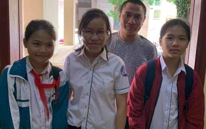 Nhặt được chiếc ví chứa gần 10 triệu đồng, 3 nữ sinh trả lại cho người đánh rơi