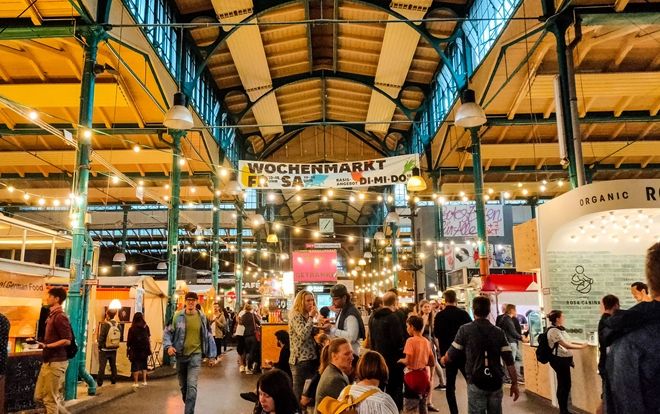 Một vòng trải nghiệm Markthalle Neun, thánh địa street food của 'Vương Quốc Bia'