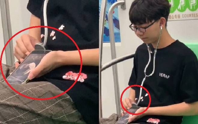 Tưởng chừng nam sinh trường Y đang mải mê 'phiêu' theo nhạc nhưng thứ đeo trên tai lại khiến nhiều người khó hiểu