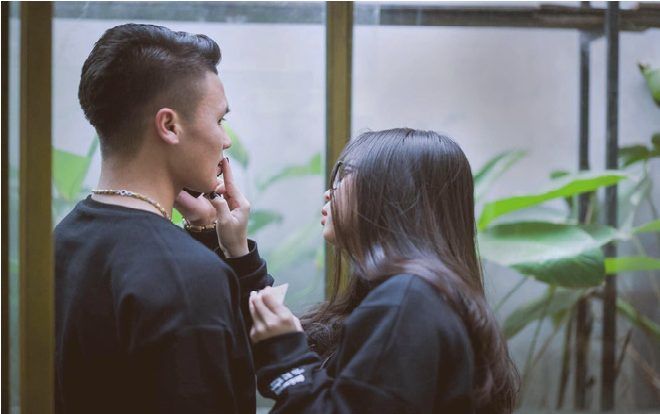 Chia tay Quang Hải, Nhật Lê thả thính khi cover 'Cầu hôn' cực chất