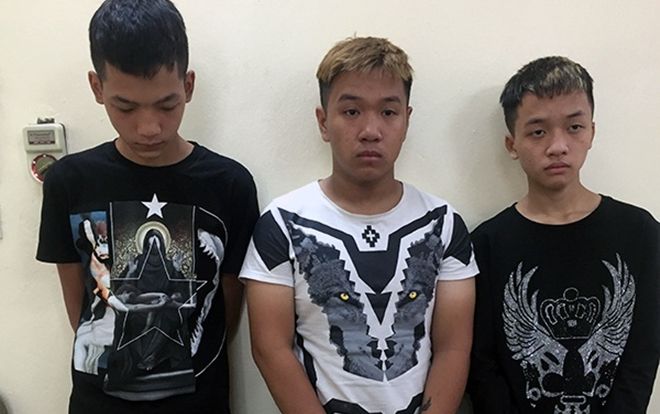 Bắt giữ nhóm đối tượng độ tuổi 15 -16 dùng hung khí cướp tiền và xe máy của tài xế xe ôm