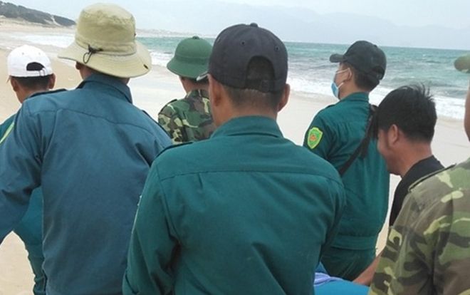Nhóm sinh viên mới ra trường bị sóng cuốn khi tắm biển ở Khánh Hòa: Tìm thấy thi thể nam thanh niên mất tích