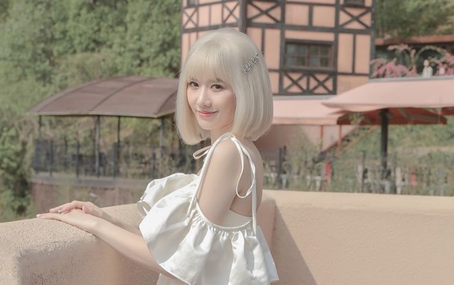 Hari Won gây ngỡ ngàng với mái tóc bạch kim, hé lộ MV ballad 'đốn tim' sắp lên sóng