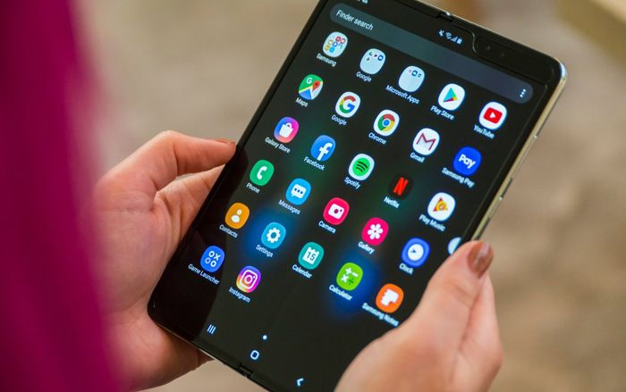 Chi phí sửa màn hình Samsung Galaxy Fold đủ mua một chiếc smartphone 'xịn xò'