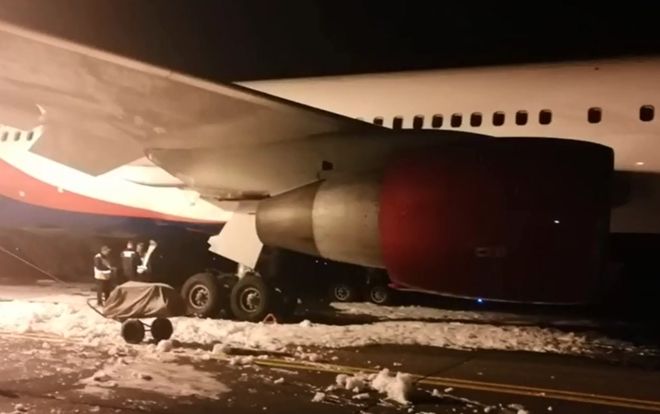 Khói và hỗn loạn trên máy bay khởi hành từ Nha Trang gặp sự cố lúc hạ cánh