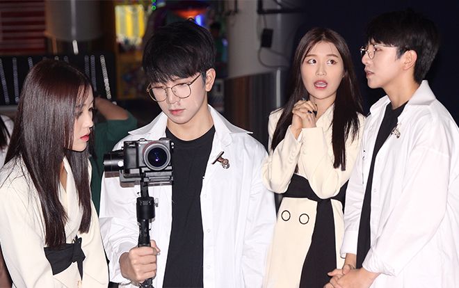 Tùng Maru - Han Sara tình tứ sánh vai, khuấy động không khí cinetour cùng người hâm mộ