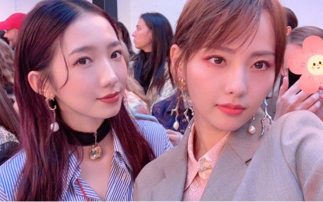 Dân mạng 'biến' hình chụp chung của Trương Gia Nghê và Mạnh Mỹ Kỳ thành đại chiến sắc đẹp