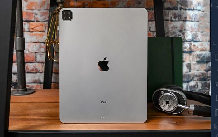 Lộ diện hình ảnh đầu tiên về iPad Pro 2019 với cụm 3 camera 'siêu to khổng lồ'