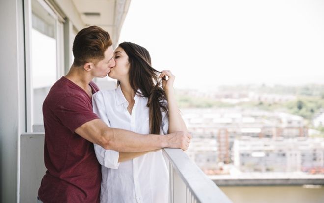 Cặp đôi khỏa thân ngã khỏi ban công tầng 3 chết tức tưởi khi đang 'ân ái'