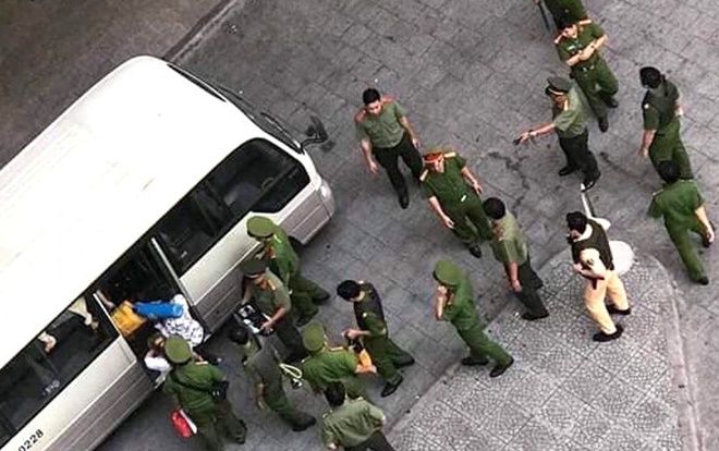 Đột kích ổ bay lắc ở chung cư Sài Gòn, phát hiện hơn 30 người nghi sử dụng ma túy