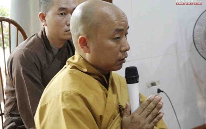 Trụ trì chùa Nga Hoàng đã xuất hiện, lên tiếng sau khi bị tố gạ tình phóng viên rồi nói 'thầy xin tí khí'